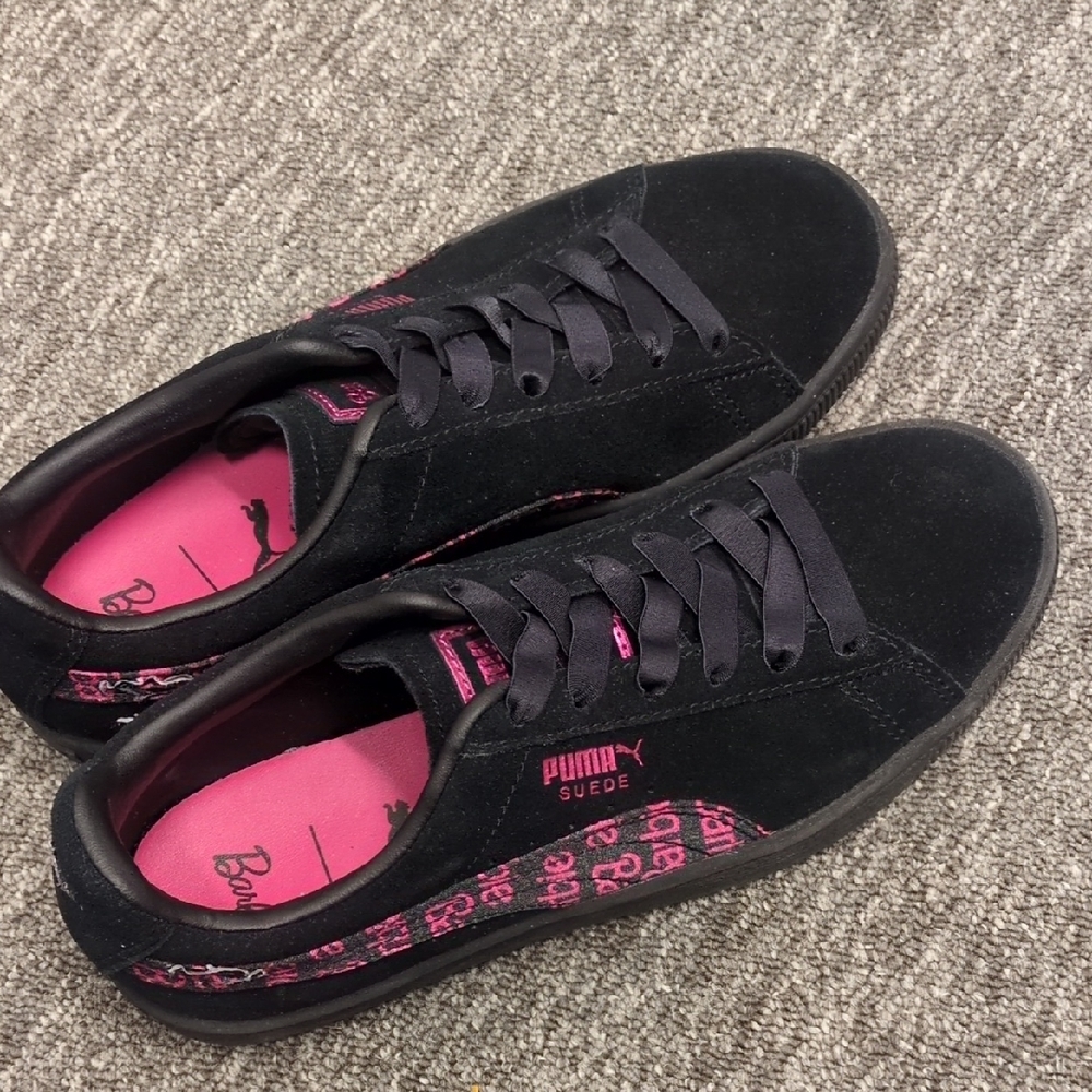 PUMA Girl's Black & Pink Barbie Suede Classic Low Top Shoes Size 4.5